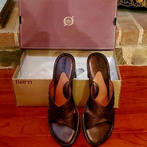New in box Born Metallic leather sandal 9